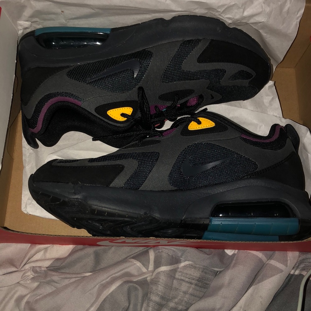 AirMax 200 Size 7.5 Men’s / Size 9 Women’s